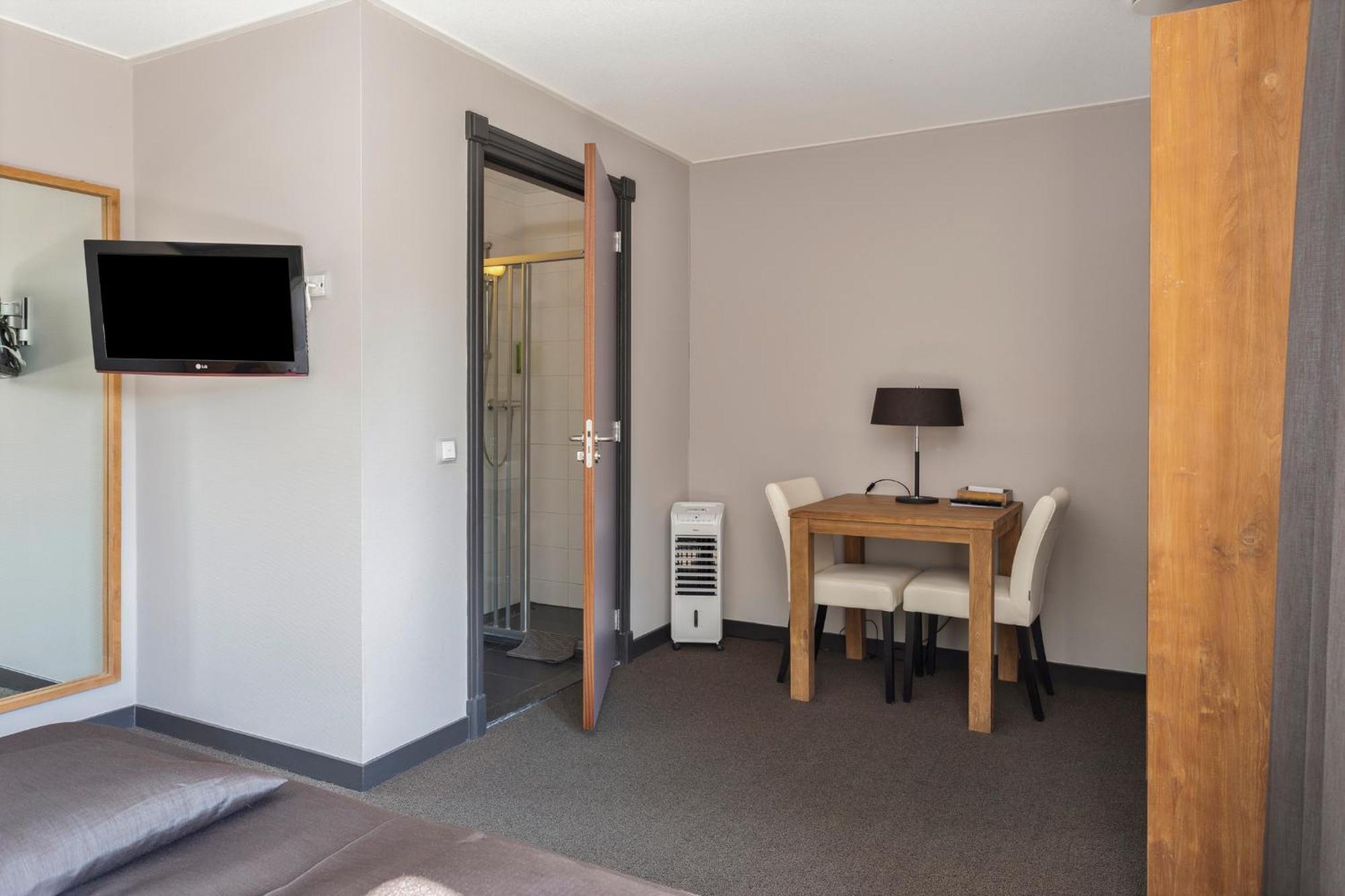 Hunzego Hotel Uithuizermeeden Екстериор снимка